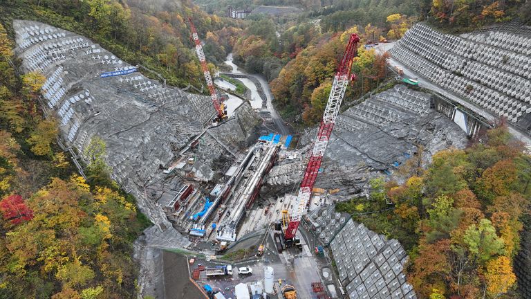 工事中の三笠ぽんべつダム・2025年秋撮影